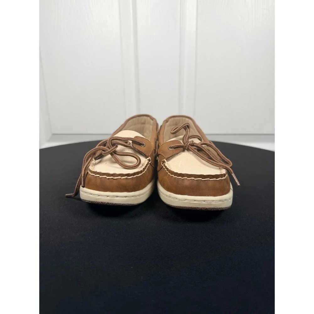 GH Bass & Co Womens Boat Shoes Brown Cream Eyelet Lace Loafers Nautical Preppy